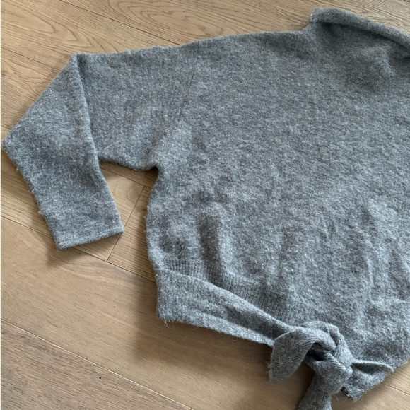 Aritzia Lorin Sweater Grey Size Small - Picture 4 of 9